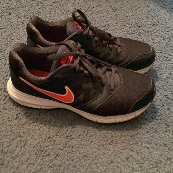 Nike Shoes - Nike women sneaker size 8.5